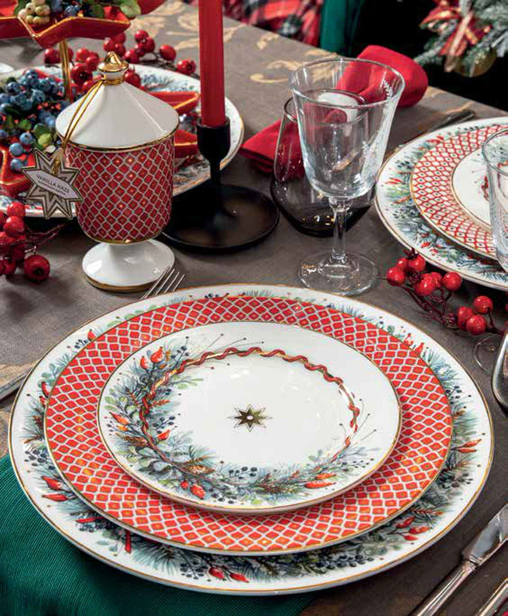 Calenda porcelain collection with polychrome decoration and gilding