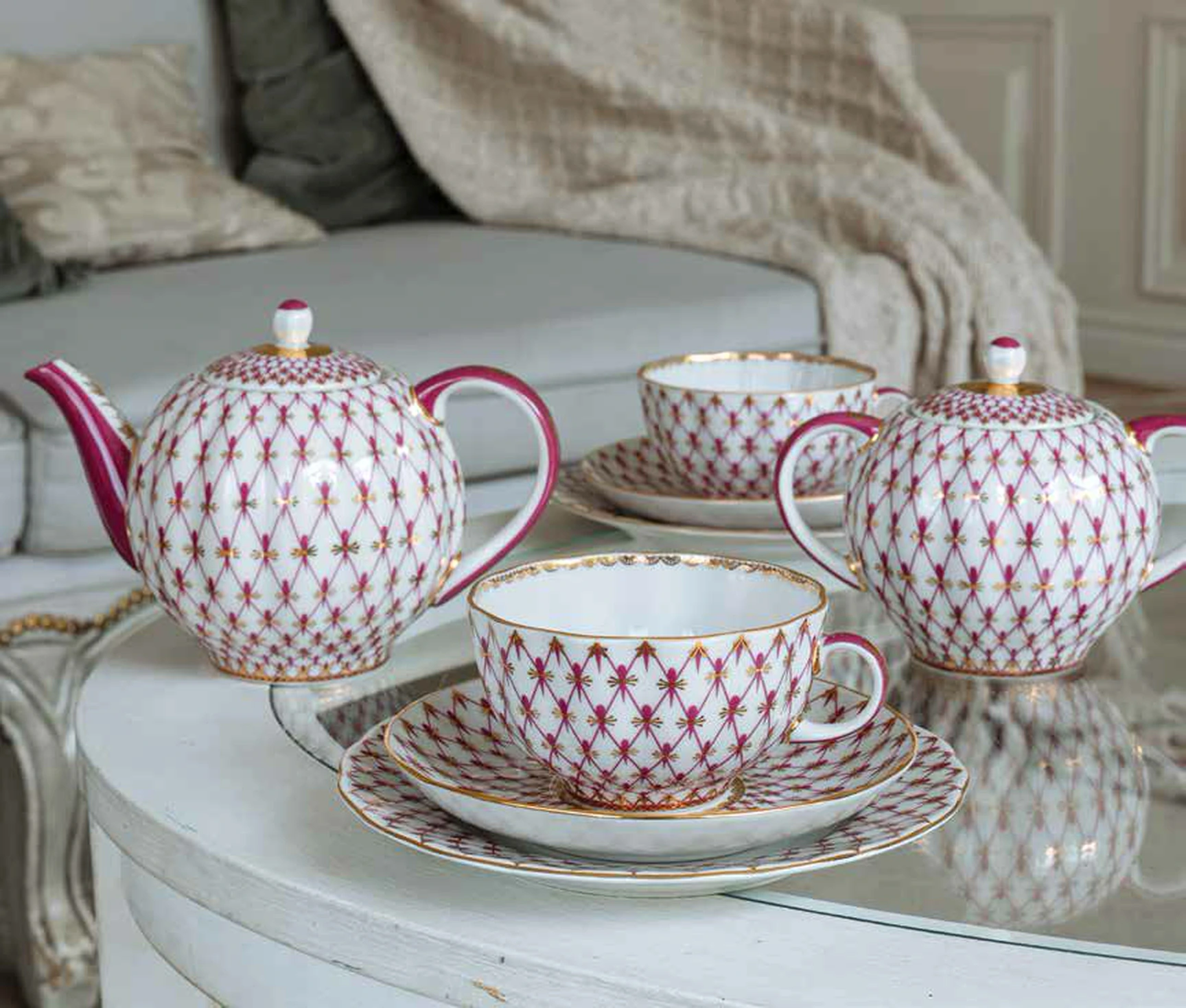 Pink and white porcelain tea service from the Traditional Collection