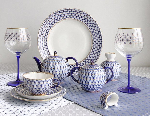 Lomonosov Tablecloth Cobalt Net 57"x57" Silver