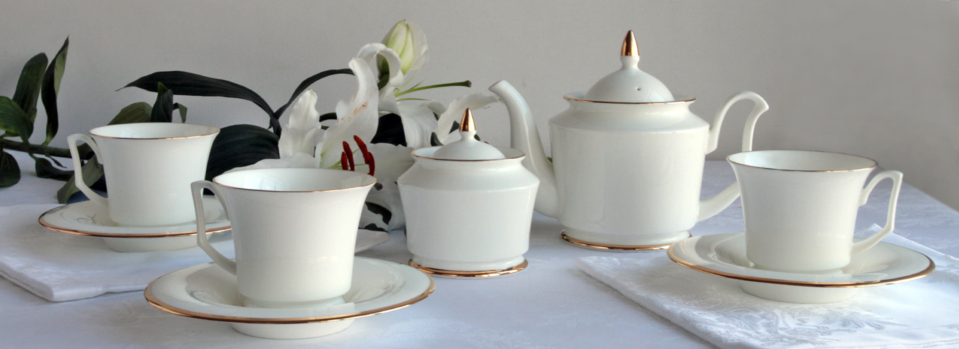 Bone China Porcelain Tea Set Service 6/14 Yulia Golden Ribbon